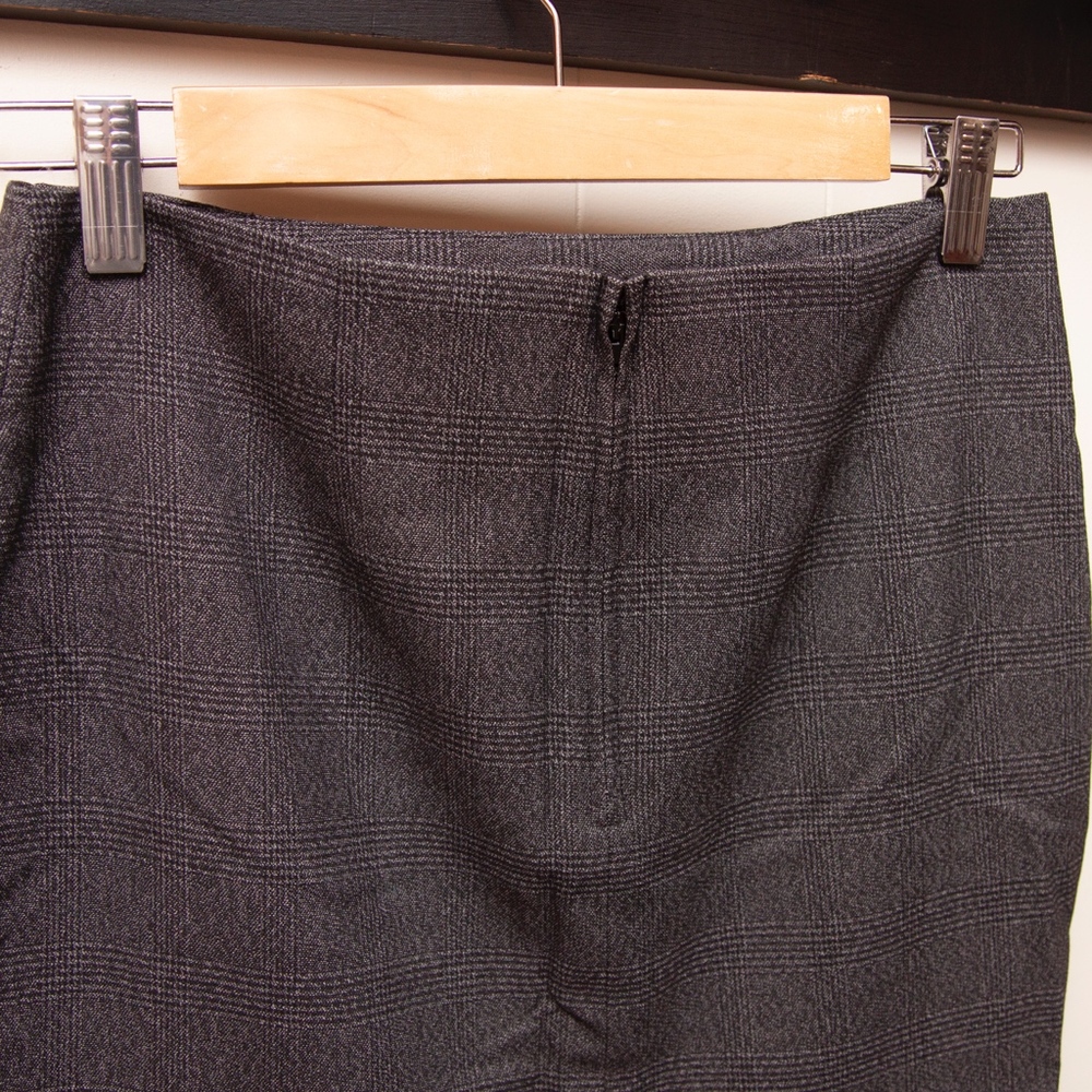 Pencil Skirt with Pleated bottom - Picture 6 of 7